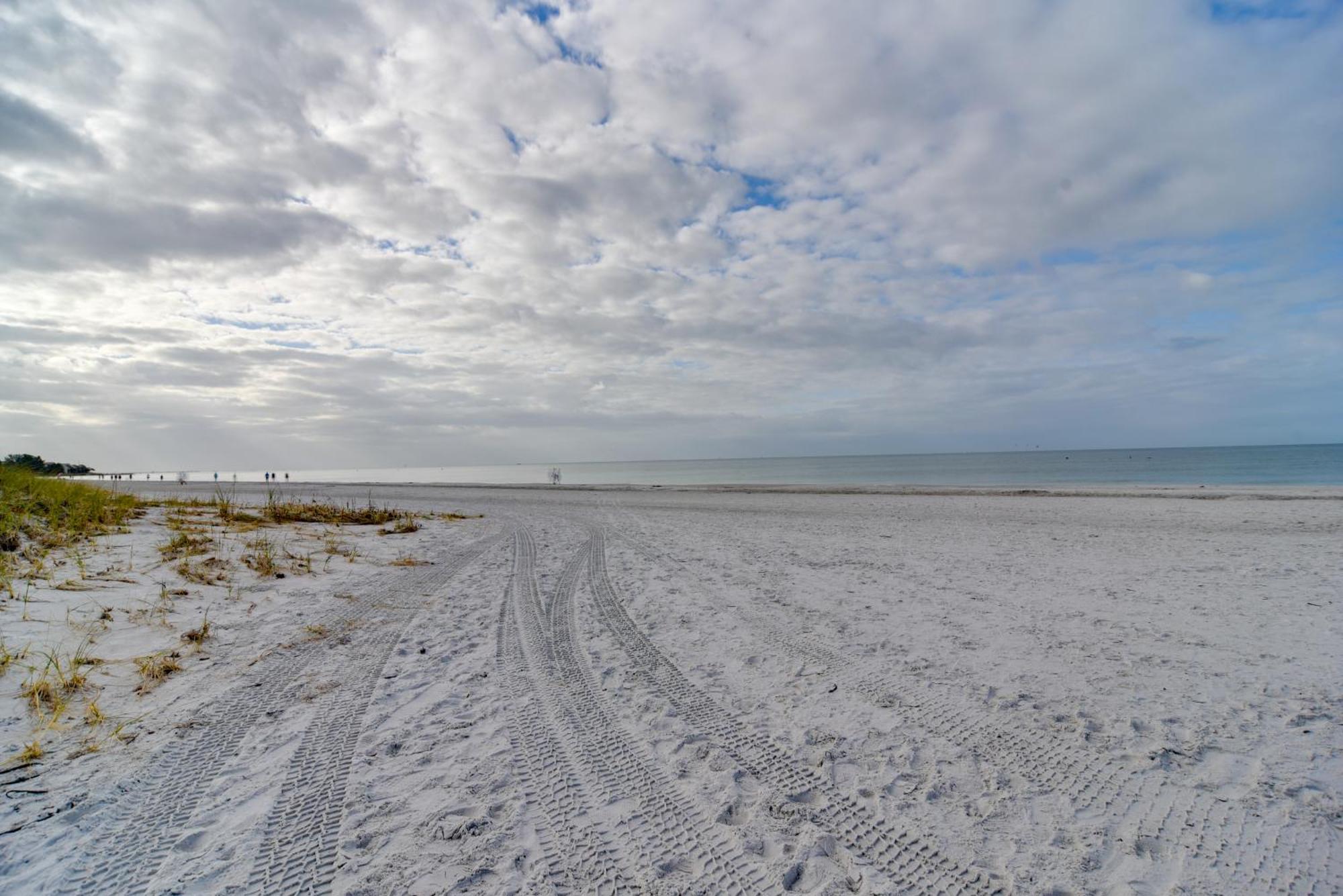 Condo With Community Pool - Walk To Madeira Beach! เซนต์พีทบีช ภายนอก รูปภาพ