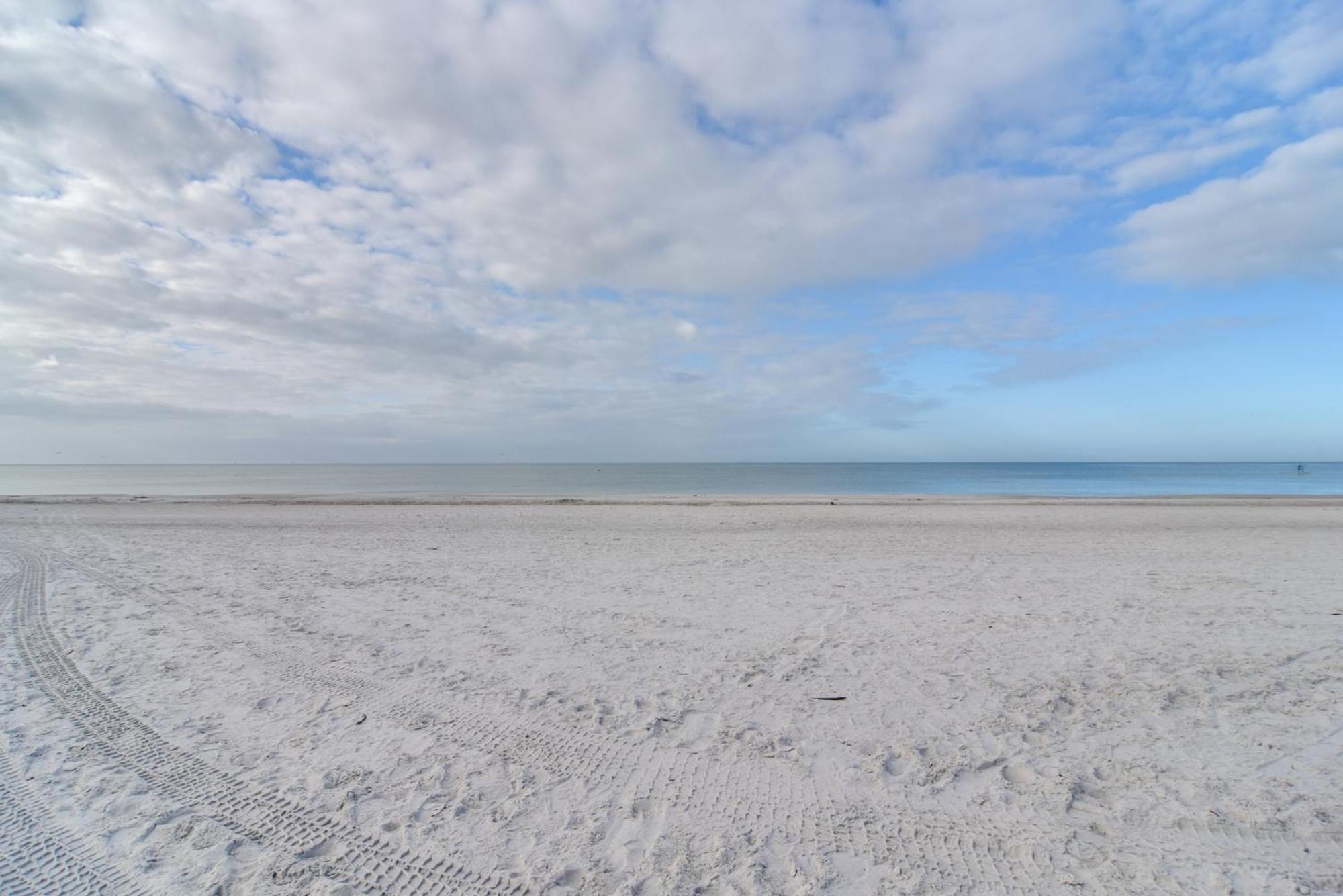 Condo With Community Pool - Walk To Madeira Beach! เซนต์พีทบีช ภายนอก รูปภาพ